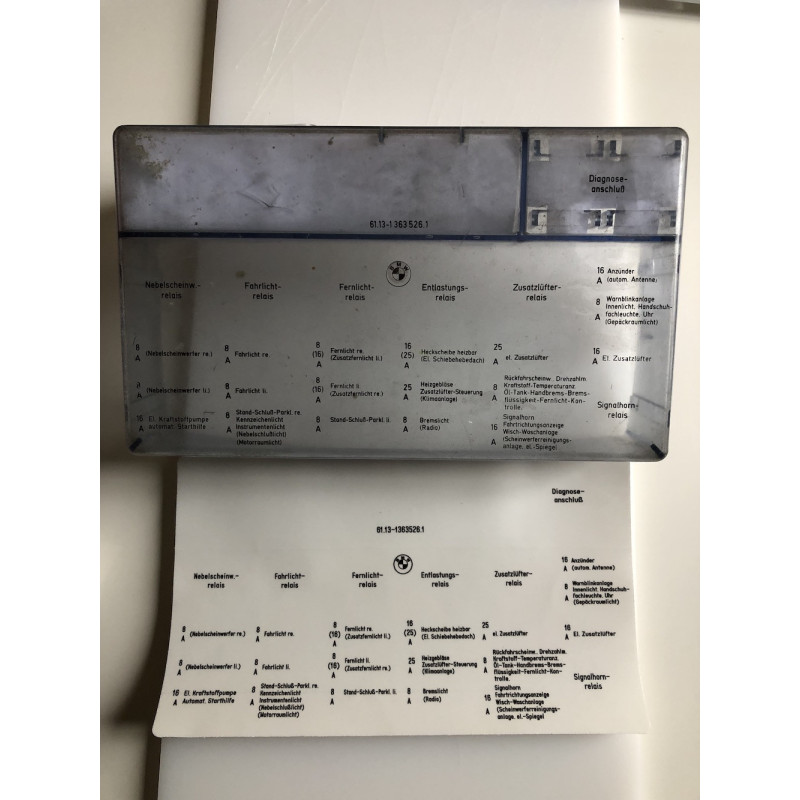 sticker BMW E21 sur blanc pour boite a  fusible L122 H72 mm